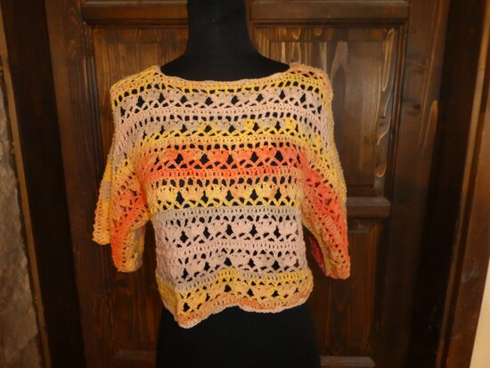 horgolt 3/4-es ujjú rövid felső s-es (1125)