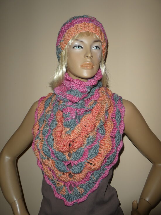 horgolt sál kendő sapkával (1128)